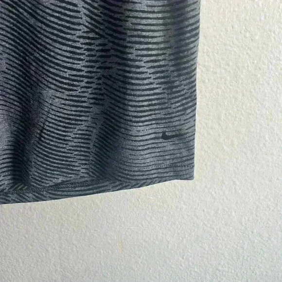 Nike Dri-fit Black And Gray T-shirt - Picture 4 of 4